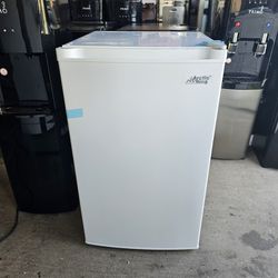 artic king 3.0cu.ft upright freezer 