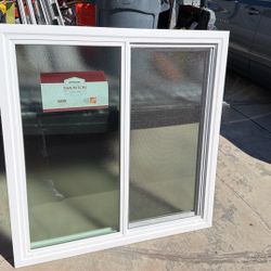 Simonton Vinyl Window