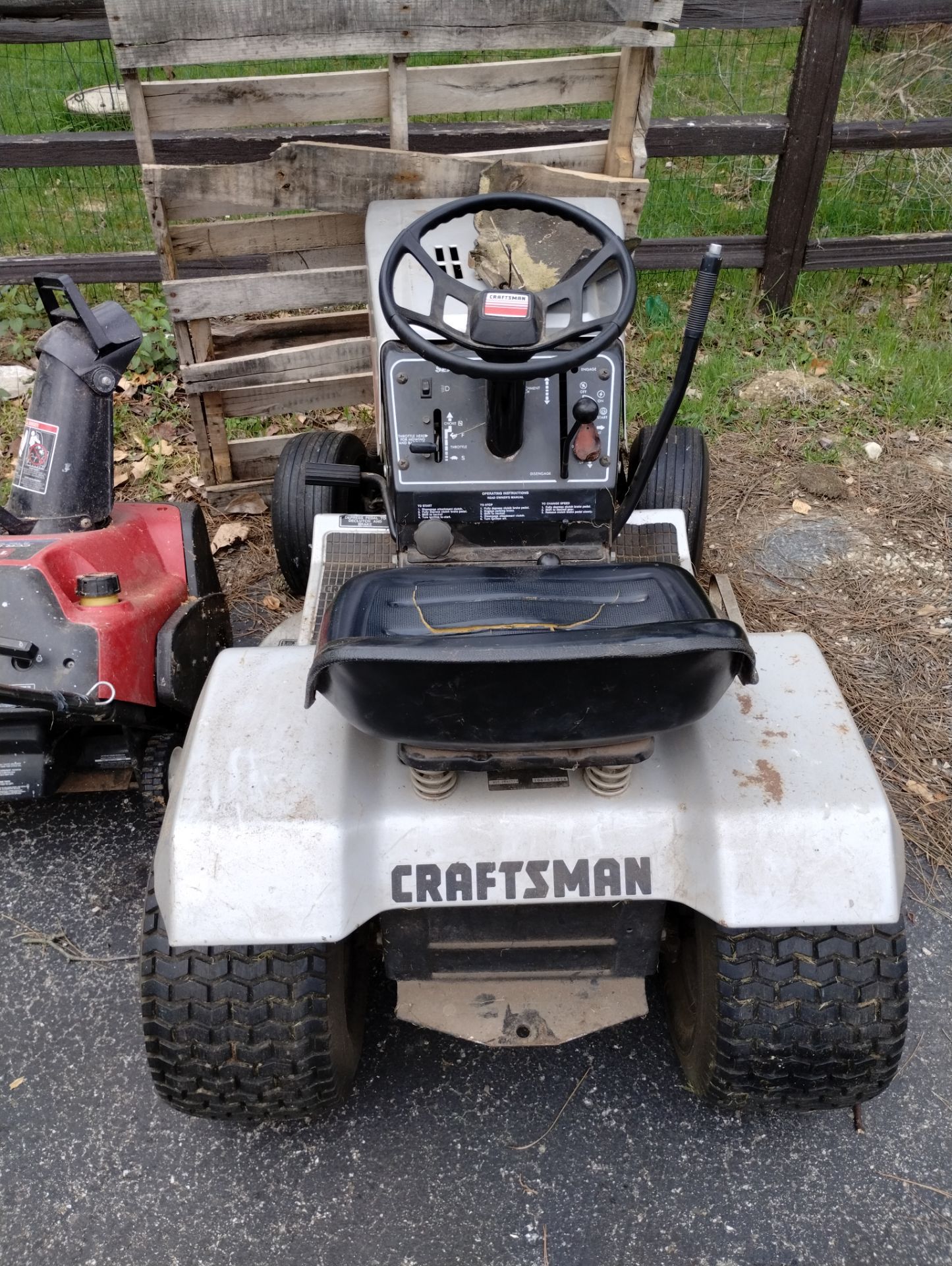 Ride on lawnmower