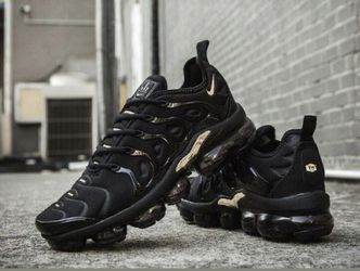 NIKE AIR VAPORMAX PLUS