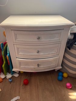Chest of drawers with 3 drawers