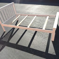 ✨ Classic White Twin Bed Frame 🎊 Solid Wood ✨