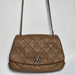 Chanel
CC Curvy Flap Bag Purse Tan Quilted
