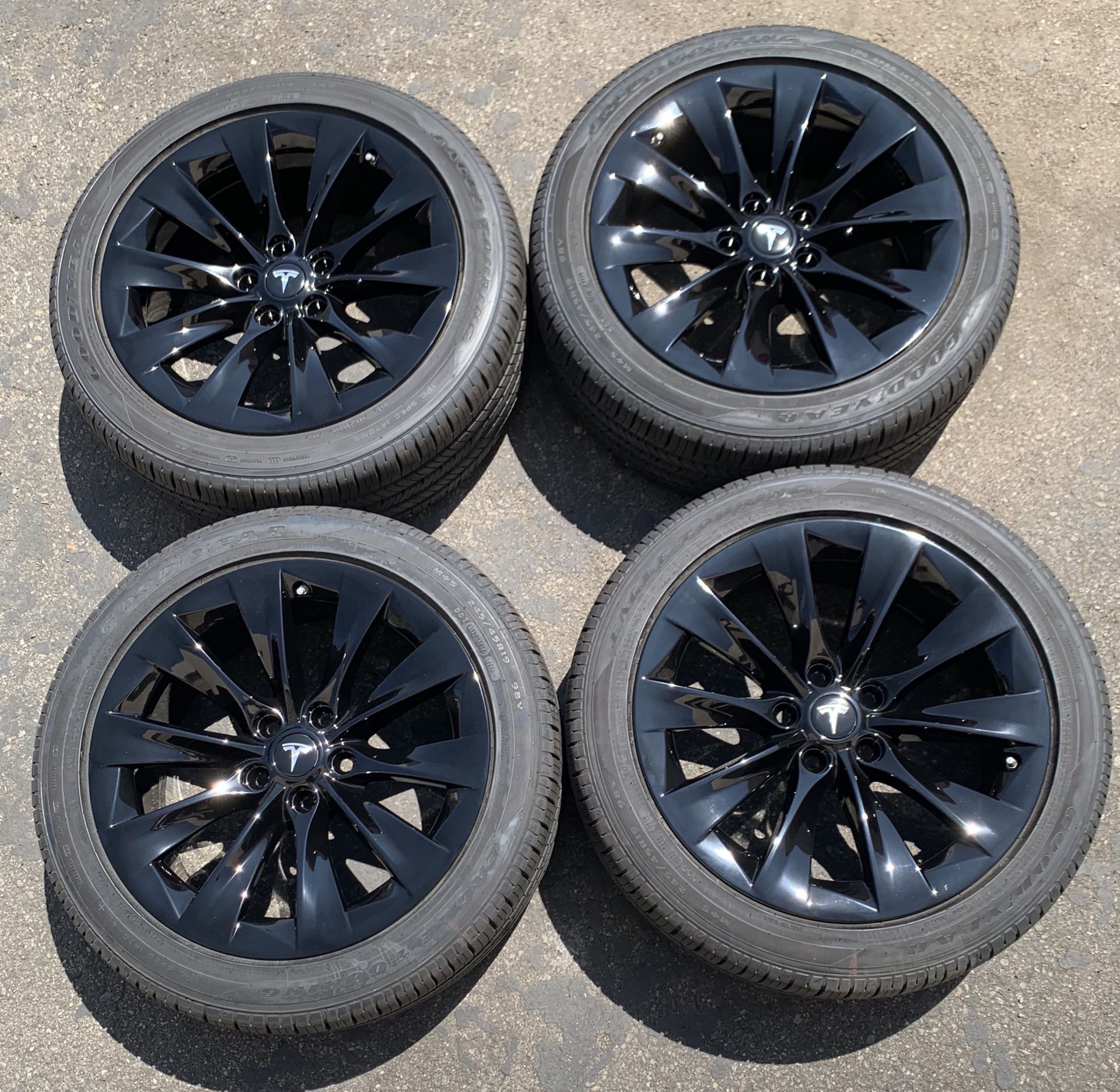 19” Tesla Model S Slipstream factory wheels and tires new gloss black sensors