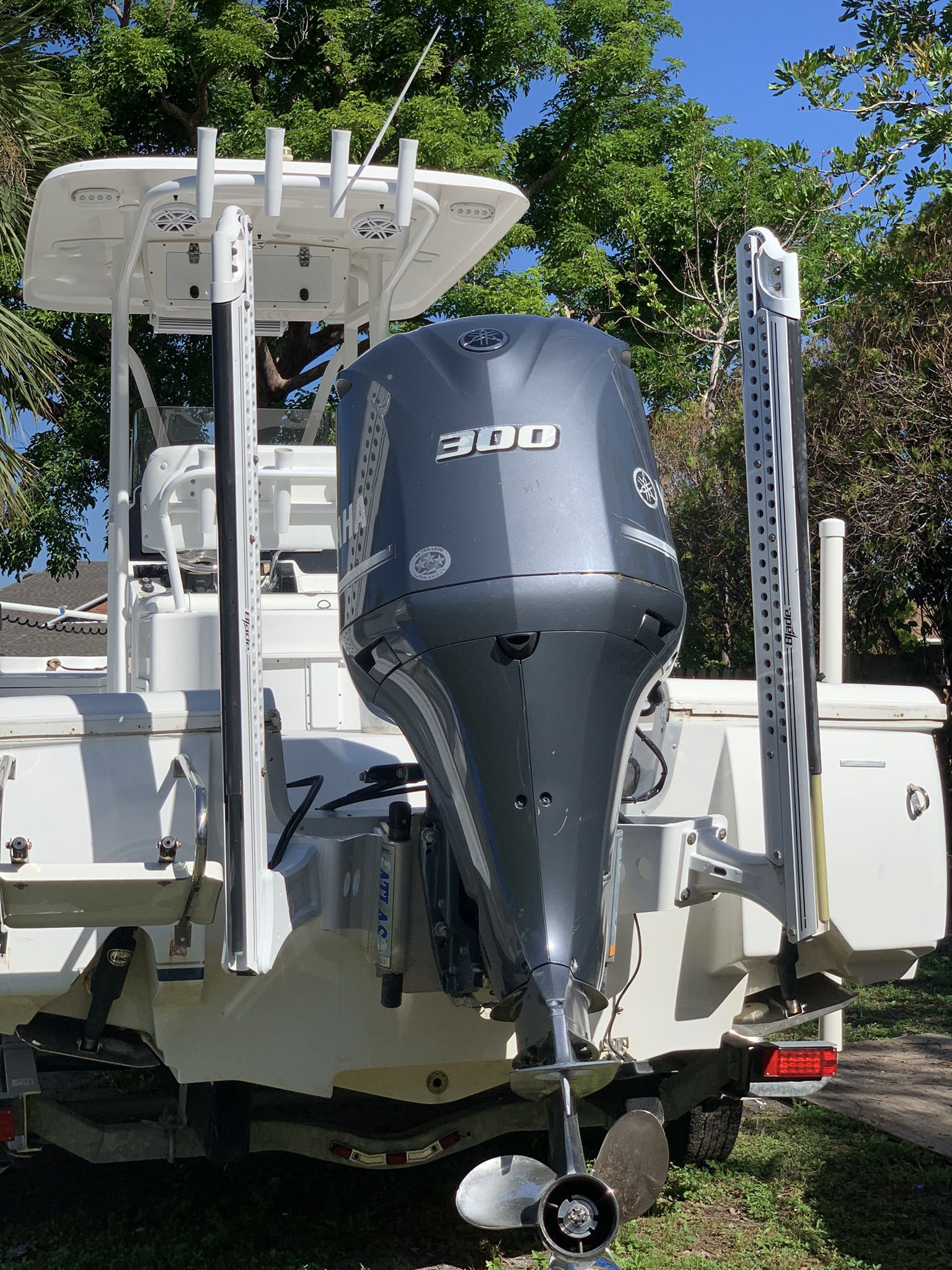 STRICTLY MARINE - Outboards, Rigging, Electrical