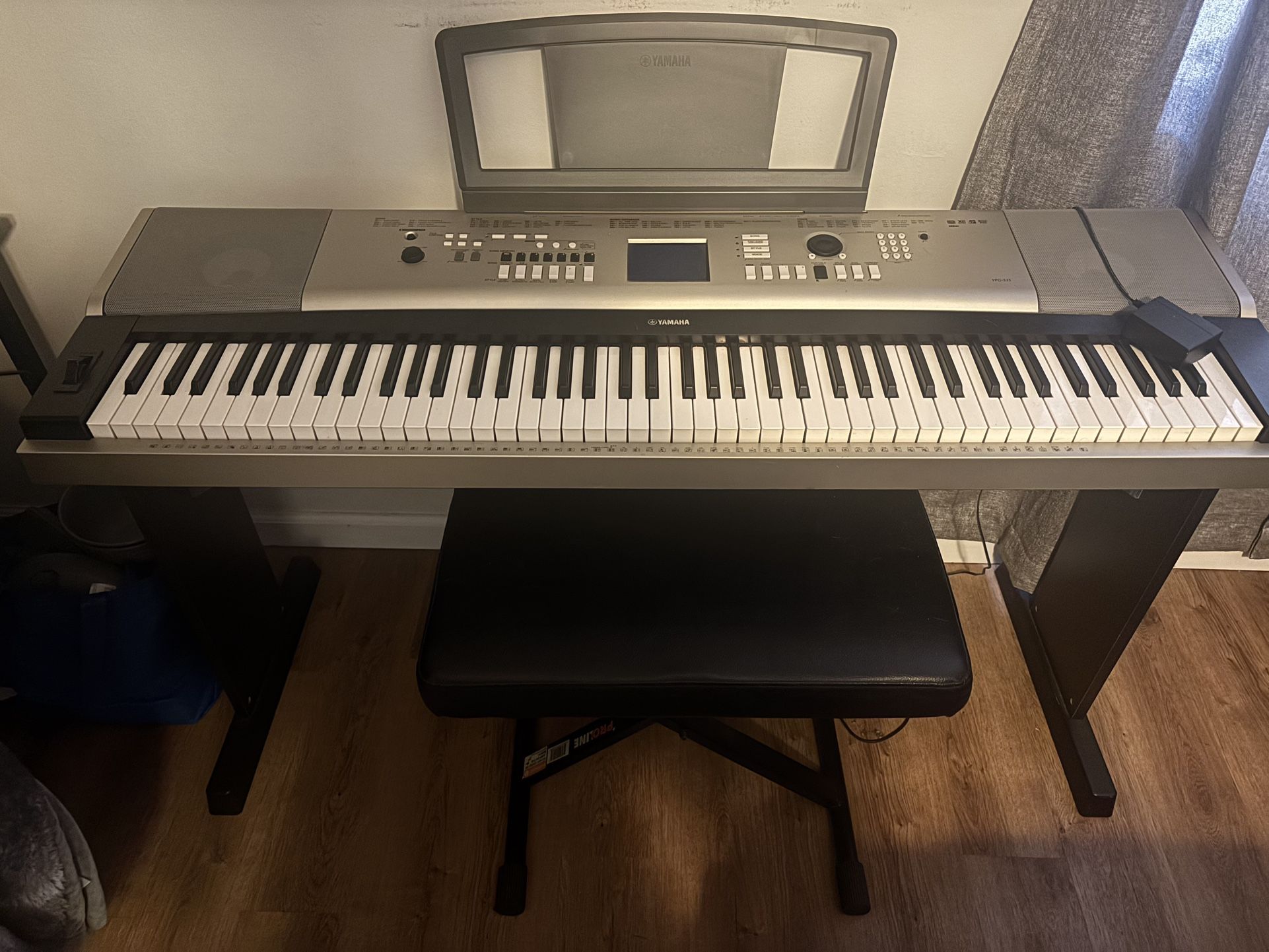 Yamaha DGX620 Electric Piano (with stand and foot pedal)