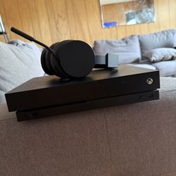 Xbox One X 1TB Console – Great Condition + Games & Headset!