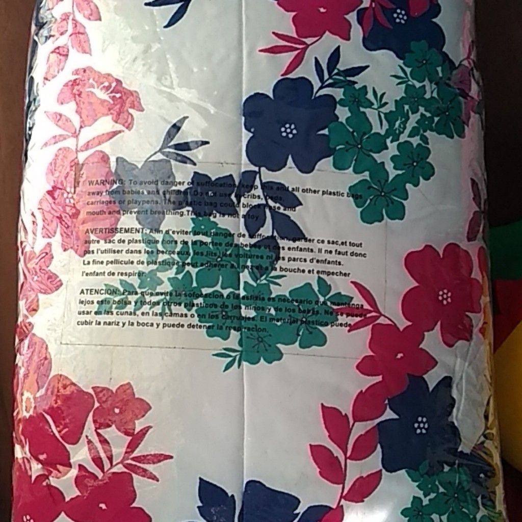 Full size 3 piece reversible Floral Comforter set