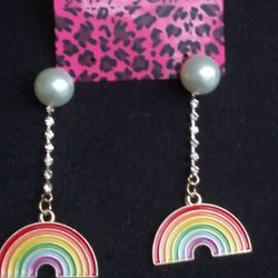 BETSEY JOHNSON~ GOLD PLATED~ PEARL & RAINBOW EARRINGS