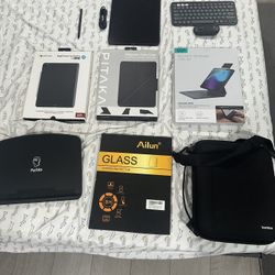 iPad Pro 12.9 256GB WiFi Bundle Pitaka Case Keyboard Stylus Like New OBO