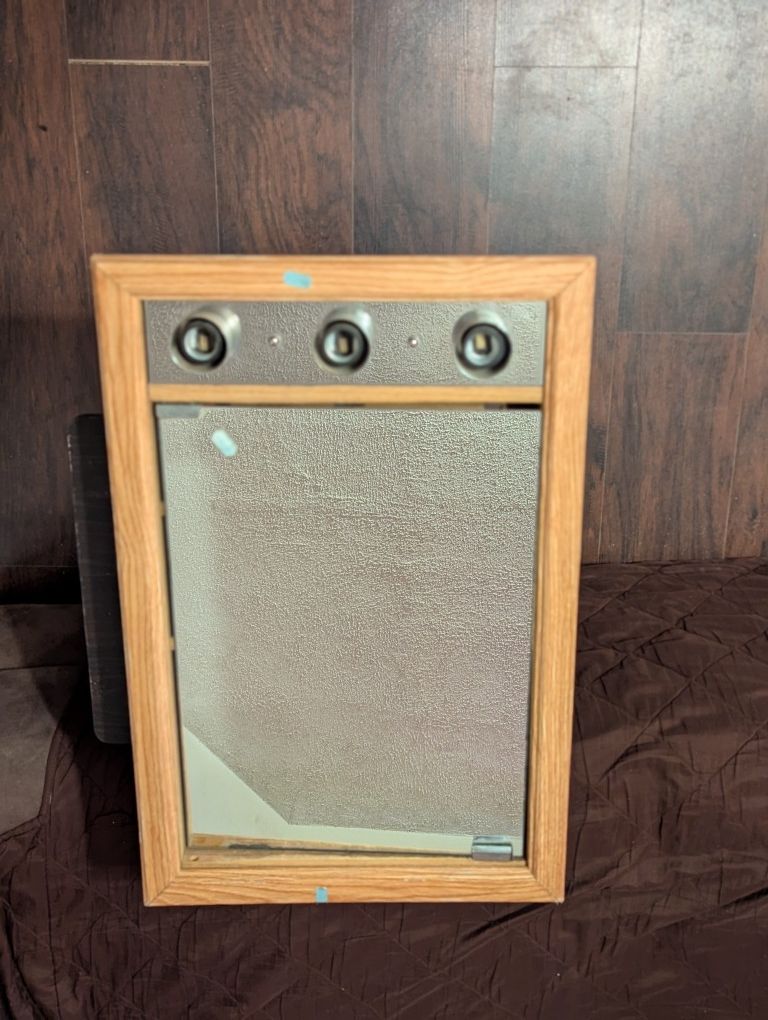 Medicine Cabinet With 3 Lights