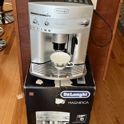 De'Longhi ESAM3300 Magnifica Espresso/Coffee Machine - READ, For Repair 