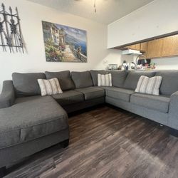 Couch : 3 Part Sectional