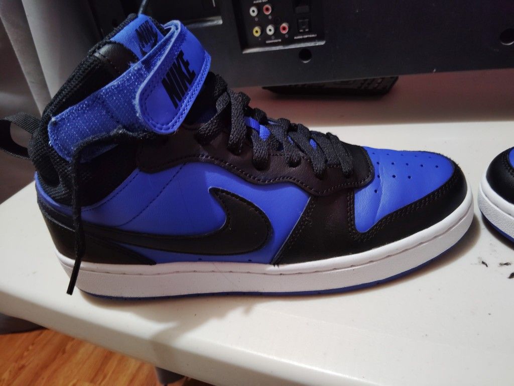 NIKE SHOES