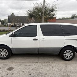 2000 Toyota Sienna 