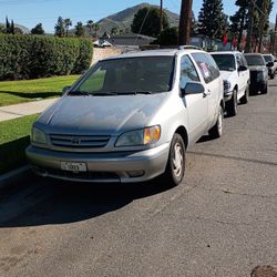 2003 Toyota Sienna 