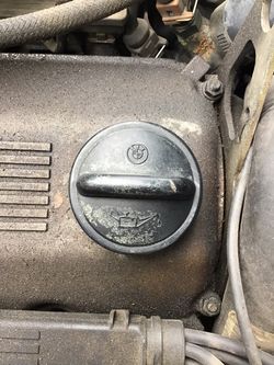 Original Authentic Factory OEM BMW E30 Fuel Cap Black Fuel Tank Cap Gas Engine Oil Filler Cap Lid Cover Germany Bosch 3 Series BMW 325i M3 Auto Parts