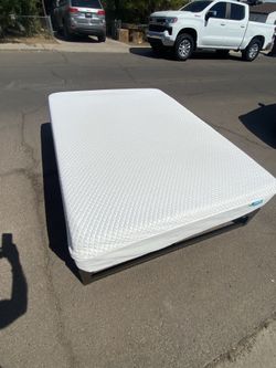 FREE DELIVERY: Plush Top Memory Foam Bed