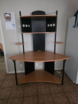 Corner desk