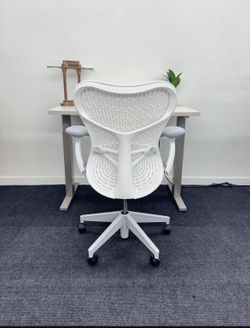 HERMAN MILLER MIRRA 2 CHAIR IN LIKE NEW CONDITION DELIVERY AVAILABLE 