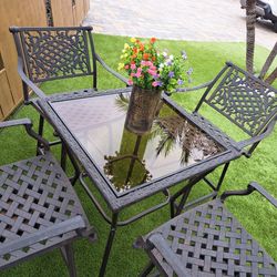 Patio set,table and 4 swivel Barstools/outdoor Furniture/Cash Only