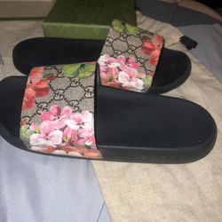 Women Size 8 Gucci Slides 