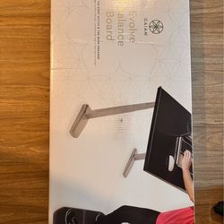 Selling a hardly used balance board