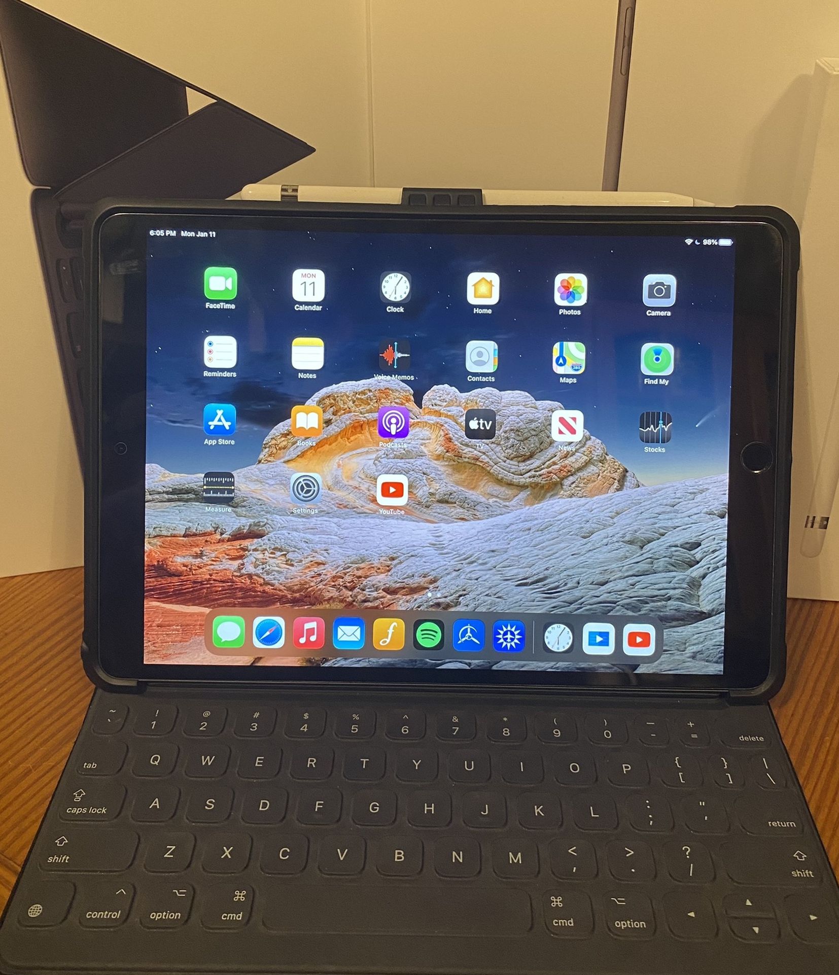 iPad Air (2019) 3rd Gen. 64gb + Apple Bundle