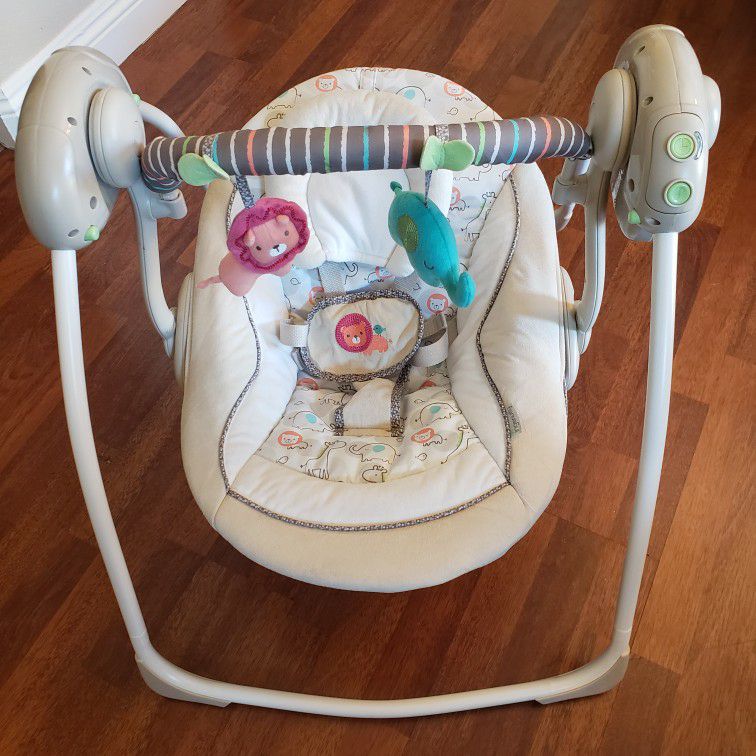 Ingenuity Soothe 'n Delight Portable Baby Swing - Cozy Kingdom- Works Great