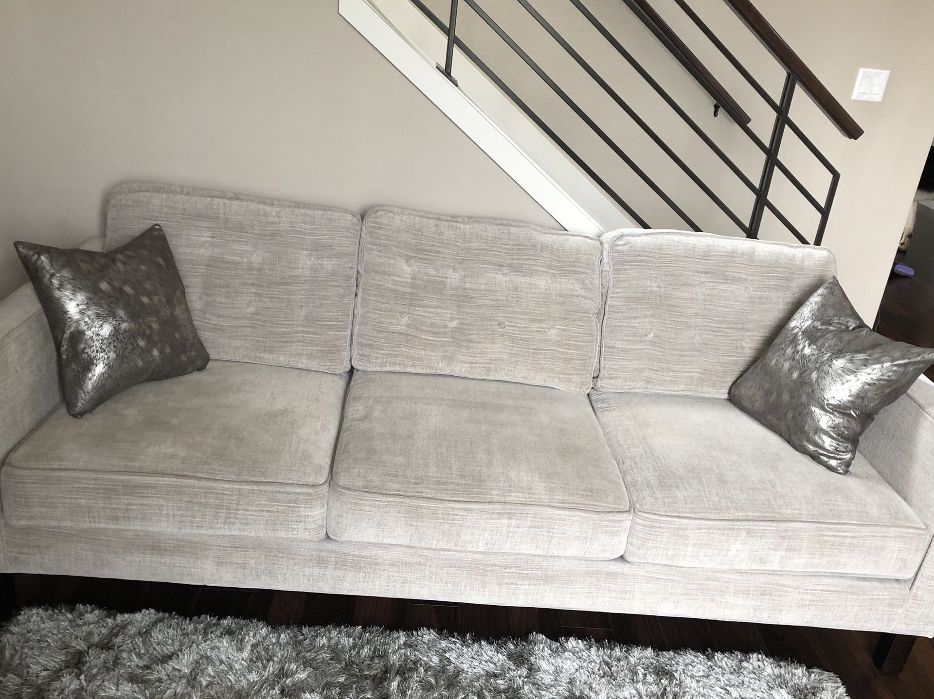 Light grey Couch/sofa