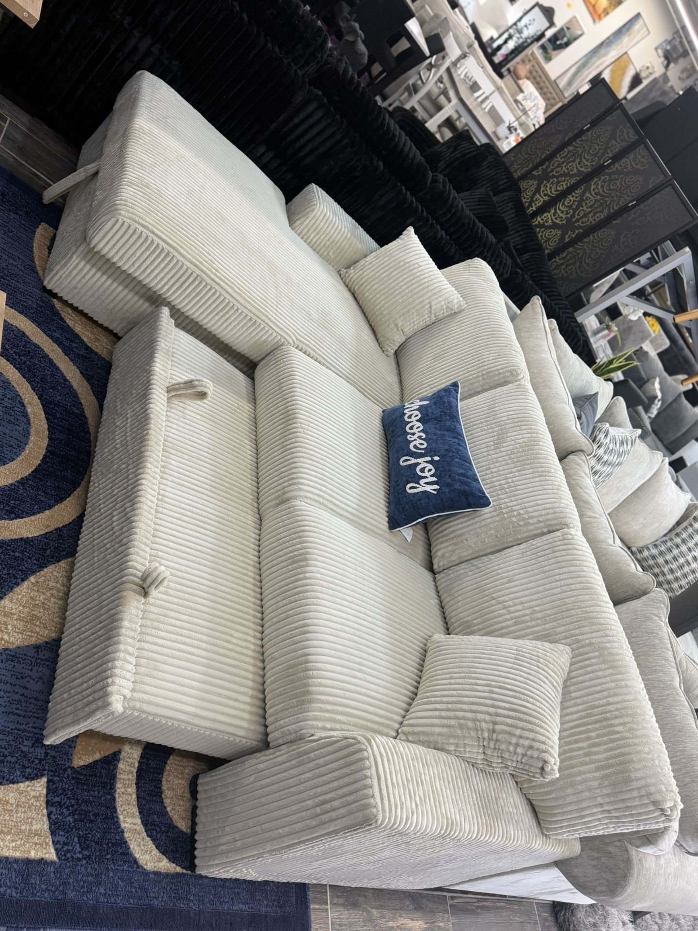Sectional W/Storage And Pull Out Bed
