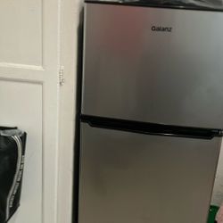 Galanz Mini refrigerator