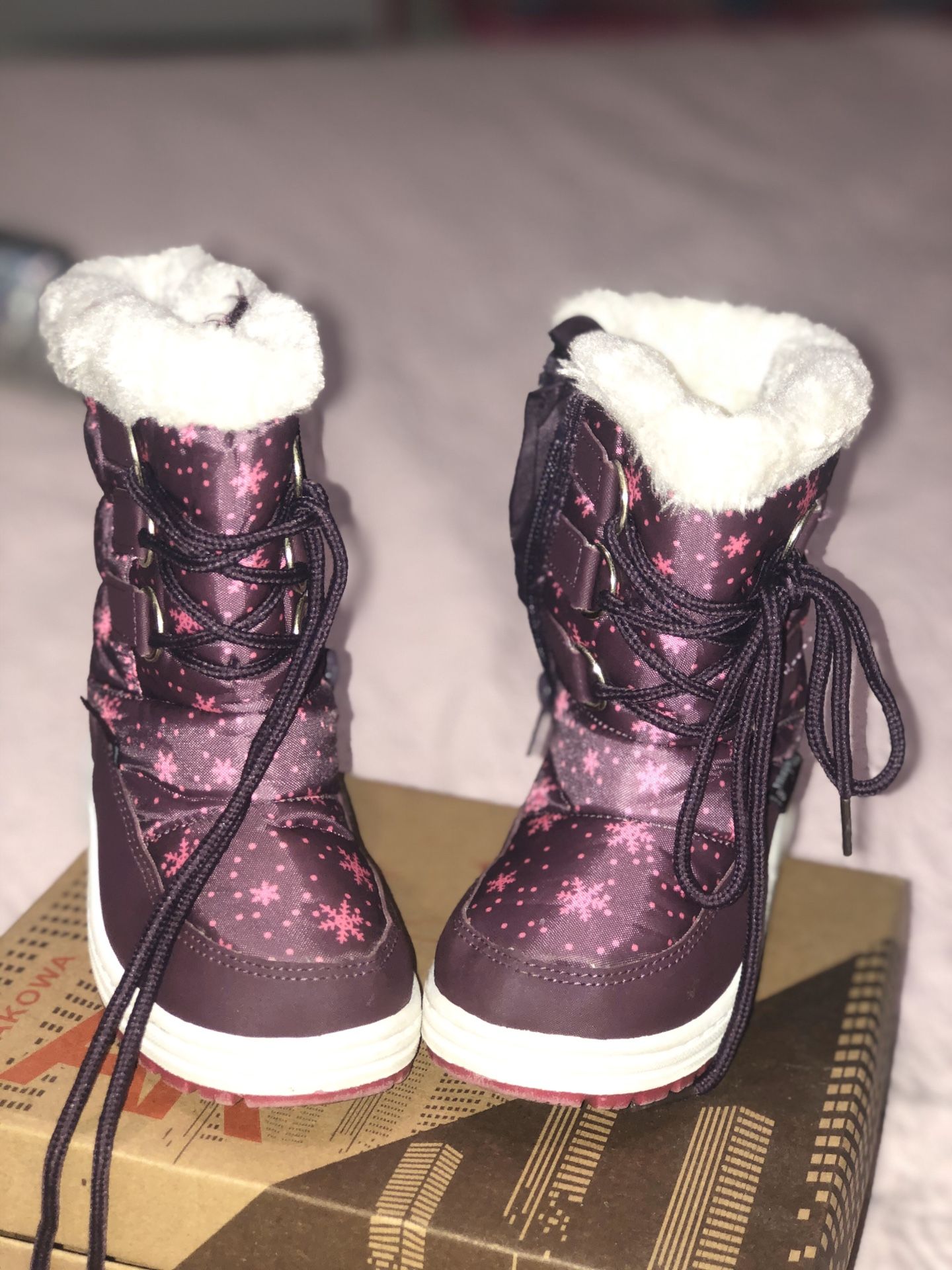 Toddler Snow boots size 8