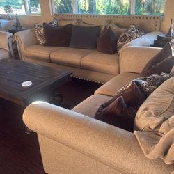 Set Of 3 . Couch , 2 Love Seats . 