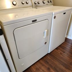MAYTAG WASHER & GAS DRYER IN WHITE