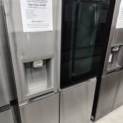 $1299(MSRP$2599) LG Side-by-Side Refrigerator With InstaView Door and Craft Ice