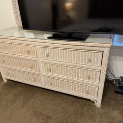 Wicker Dresser With Mirror And 2 Bedside Tables 
