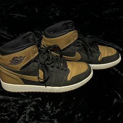 Nike Air Jordan 1 Retro High OG Black Metallic Gold 