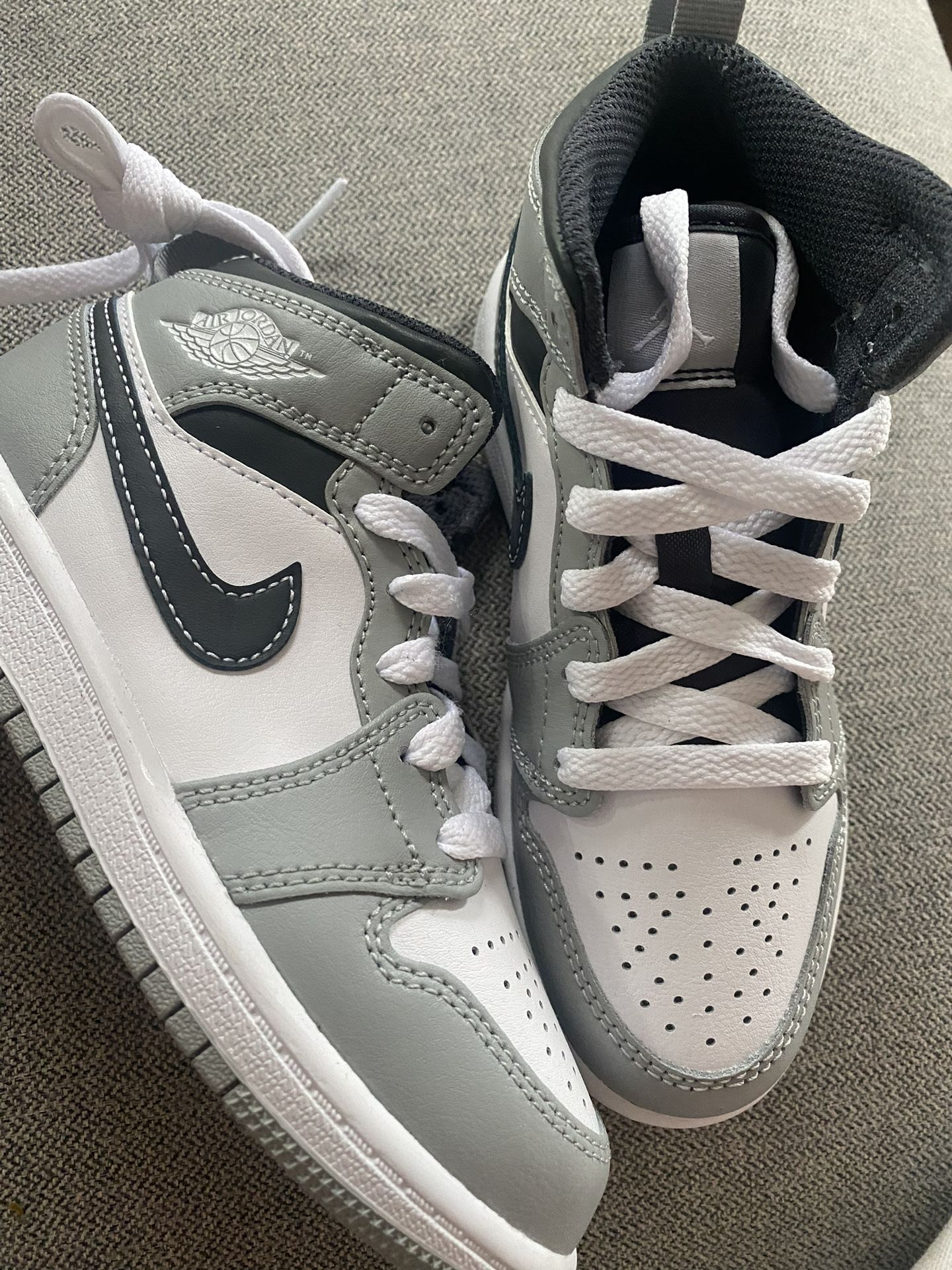 shoe stores that sell jordans