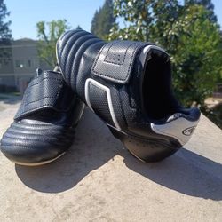 Black/White Toddlers Soccer Cleats, Size 9