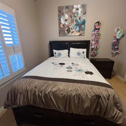 $500 Queen Size Bed with 2 Drawers & Nightstand – Solid Wood! Gently Used – OBO