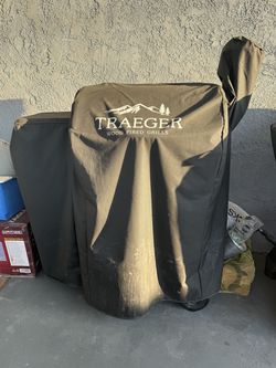 Traeger Pro Series 22 Wood Pellet Smoker & Grill + Official Cover