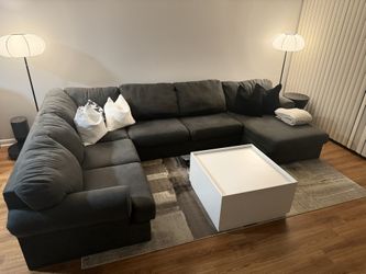 Coffee Couch and Coffee Table Set – Great Condition