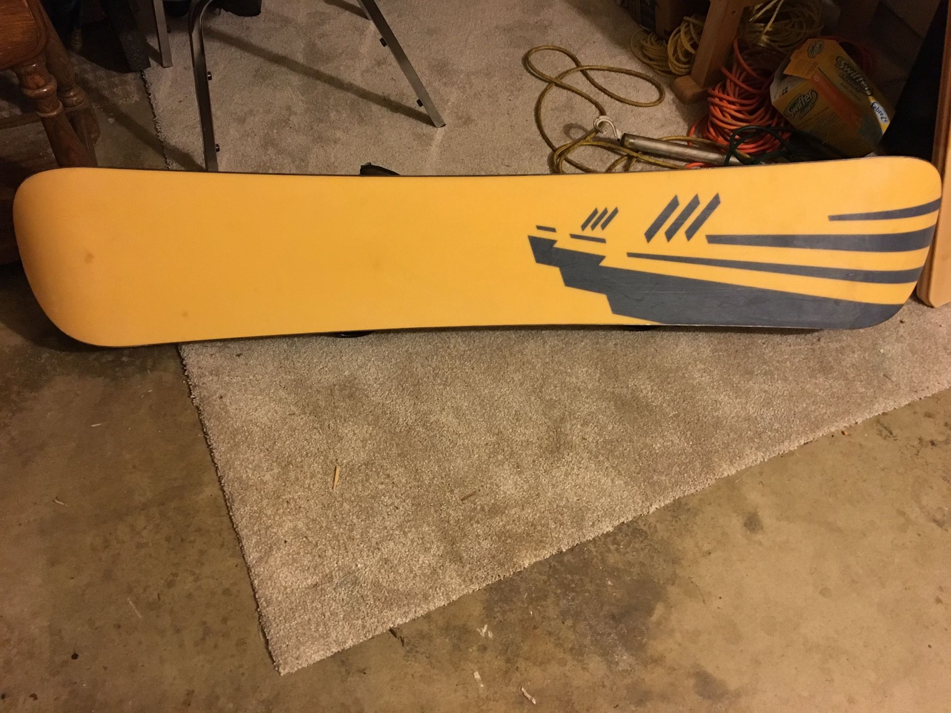 Atlantis (Savant) snowboard w/ burton bindings