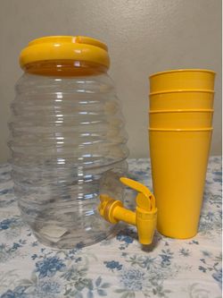 Plastic Beverage Dispenser + 4 Cups