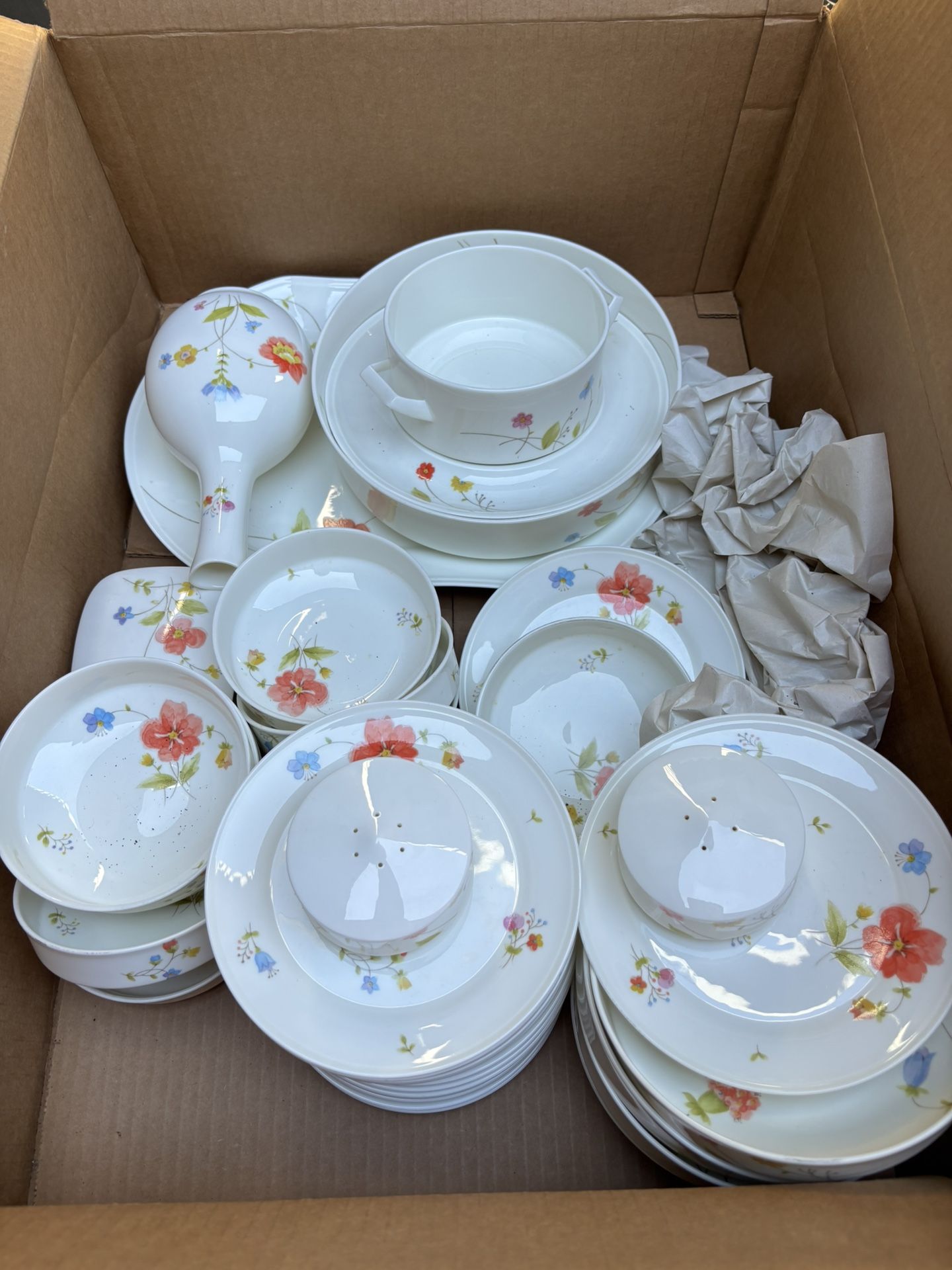 Mikasa Just Flowers china set