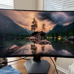 Dell 32” Curved Gaming Monitor With Logitech Keyboard/ Mouse 