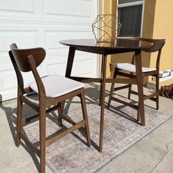 Beautiful Mid Century Style Table Set 