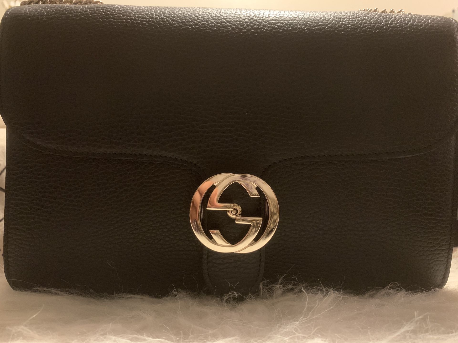 GUCCI Black Leather GG Interlocking Crossbody bag