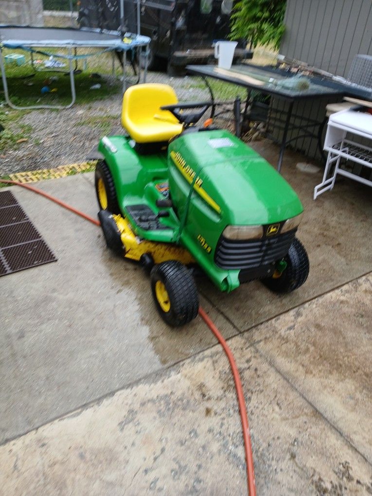 John Deer Lt155 Riding Lawnmower